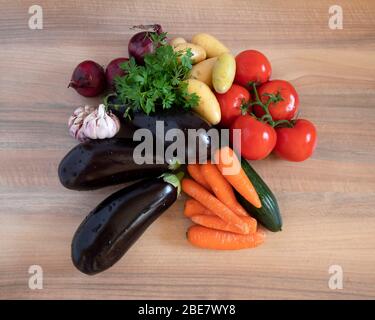 Sortiment aus frischem und rohem Gemüse Stockfoto