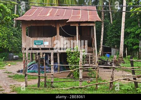 Eine Gastfamilie im Dorf Chi Phat, Cardamom Mountains, Kambodscha Stockfoto