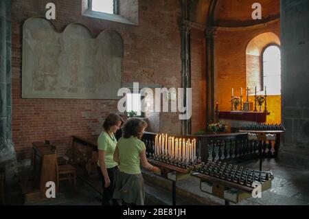 TURIN, ITALIEN - August 2006: Die Sacra di San Michele, manchmal auch als Abtei des Heiligen Michael bekannt, ist ein religiöser Komplex auf dem Monte Pirchiriano, gelegen Stockfoto