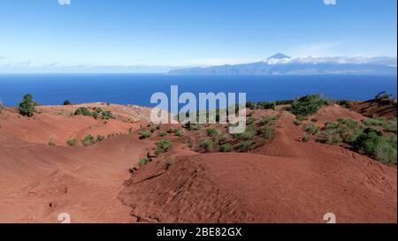 La Gomera - Landschaft mit rotem Boden oberhalb von Agulo Stockfoto