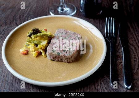 Schinkenterrine und hausgemachte Piccelli im Grandtully Hotel, Perthshire Stockfoto
