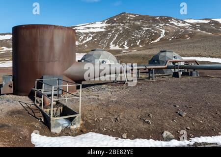 In der Nähe des Myvatn, Nord-osten Islands. Bohrungen an der Seite der Krafla Vulkan Hochdruckdampf für die krafla Kraftwerk Stockfoto