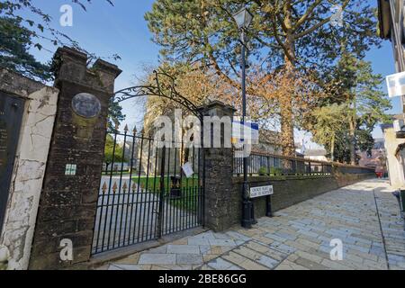 Im Bild: Eine Kirche, die für die Öffentlichkeit in Neath, Wales, Großbritannien geschlossen werden musste. Freitag 27 März 2020 Re: Covid-19 Coronavirus Pandemie, UK. Stockfoto