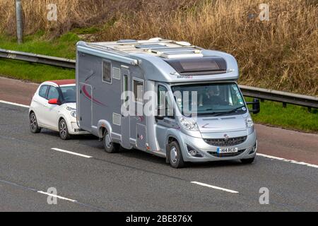 2009 Fiat Ducato Rapido Touring Caravans und Reisemobile, Wohnmobil, Wohnmobil, Familienurlaub, Caravaning, Caravan-Urlaub, Leben auf der Straße, Stockfoto