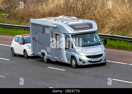 2009 Fiat Ducato Rapido Touring Caravans und Reisemobile, Wohnmobil, Wohnmobil, Familienurlaub, Caravaning, Caravan-Urlaub, Leben auf der Straße, Stockfoto