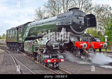 DIE LOK FLYING Scotsman der LNER A3 und die RH&DR Lok Nr. 7 'Typhoon' sind nach 90 Jahren wieder vereint. Stockfoto