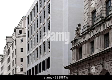 Portland Stone Cladding Geometrische Fassadenfenster 1 Old Jewry, London EC2R 8DN von Sheppard Robson Architects Stockfoto