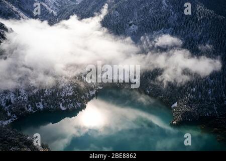 Luftbild des malerischen Winterlandschaft an Issyk-kul See, Almaty, Kasachstan Stockfoto