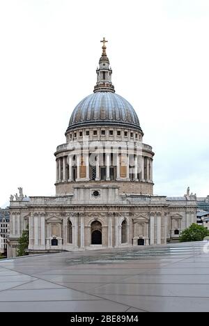 English Baroque Stone Classic Classical Diocese of London St. Paul's Cathedral, Ludgate Hill, London EC4M 8AD von Sir Christopher Wren Architekt Stockfoto