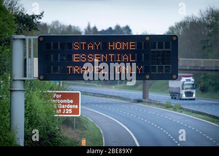 Nur Güterverkehr auf der M5 in der Nähe von Taunton während der Coronavirus Sperrung UK Stockfoto