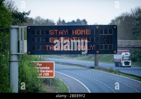 Nur Güterverkehr auf der M5 in der Nähe von Taunton während der Coronavirus Sperrung UK Stockfoto