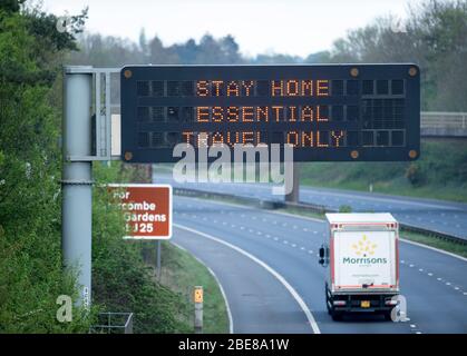 Nur Güterverkehr auf der M5 in der Nähe von Taunton während der Coronavirus Sperrung UK Stockfoto