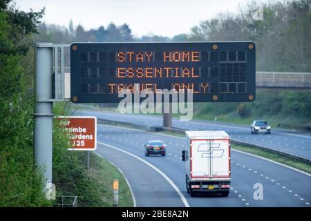 Wenig Verkehr auf der M5 in der Nähe von Taunton während der Coronavirus Sperrung UK Stockfoto