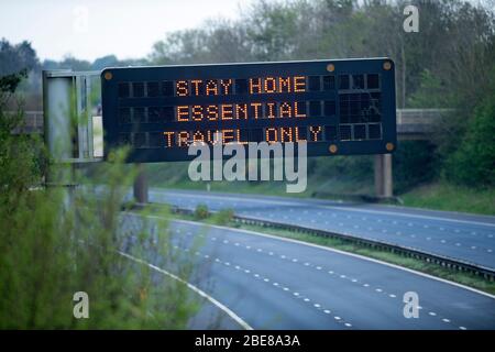 Wenig Verkehr auf der M5 in der Nähe von Taunton während der Coronavirus Sperrung UK Stockfoto
