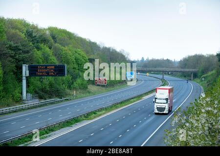 Nur Güterverkehr auf der M5 in der Nähe von Taunton während der Coronavirus Sperrung UK Stockfoto