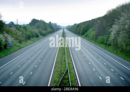 Wenig Verkehr auf der M5 in der Nähe von Taunton während der Coronavirus Sperrung UK Stockfoto