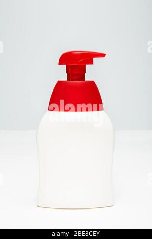 Kunststoffflasche für Desinfektionsmittelpumpe Mock-up Stockfoto
