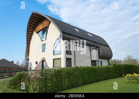 Sint Gillis waas, Belgien, 09. April 2020, ökologisches Haus, auch als grünes Haus bekannt sehr energieeffizient Stockfoto