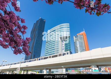 Wien, Wien: DC Tower 1, Tech Gate Bürogebäude, U-Bahn Linie U1, Kirschbaum, Donaucity, 22. Donaustadt, Wien, Österreich Stockfoto