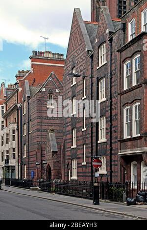 Viktorianische gotische Architektur Red Brick Stone All Saints Church, 7 Margaret Street, Fitzrovia, London W1W von William Butterfield Stockfoto