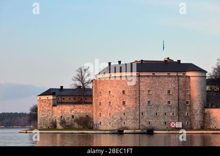 Vaxholm Festung vom Meer am Abend, in der Nähe von Stockholm, Schweden Stockfoto