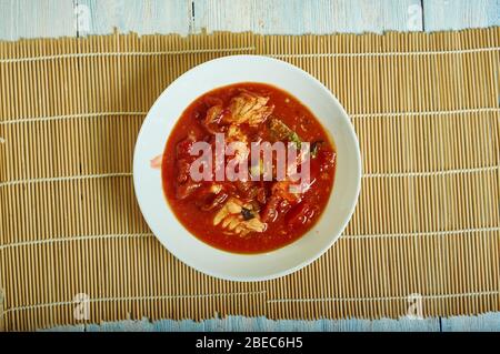 Chinesischer Hecht mit Gemüse und Sauce Stockfoto