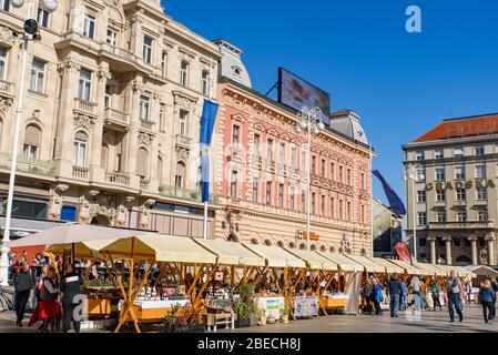 Der Markt auf dem Ban Jelačić Platz, dem zentralen Platz der Stadt Zagreb, Kroatien Stockfoto