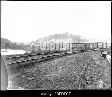 Harpers Ferry, W. VA. Blick auf die Stadt und Eisenbahn Brücke Stockfoto