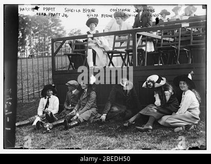 Harriet Pratt, Sheila Byrne, Constance Jennings, Kraut Pratt Jr., Hilda Byrne, Eunice Jennings Stockfoto