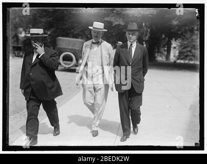 HARRISON, Fairfax, Präsident, Southern Railway System; Vorsitzender, SPEZIELLE KOM. Auf nationaler DEF., AMERICAN RAILWAY ASSOCIATION, 1918. Rechts, MIT HALE HOLDEN Stockfoto