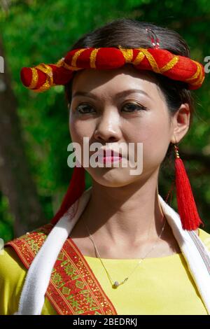 Vietnamesisches Traditionelles Tanzendes Mädchen, Mein Sohn, Vietnam Stockfoto