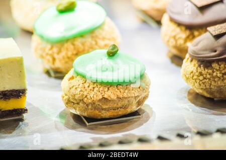 Lecker, Gebäck, Biskuitkuchen, Likör, Sahne, Schokolade, Haselnuss, Pistazie, Haselnuss, Sahne, Zucker, Süßstoff, Stevia, Aspartam, Stockfoto