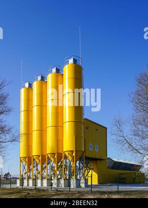 Bereit neue moderne stationäre Betonzuschlaganlage Stockfoto