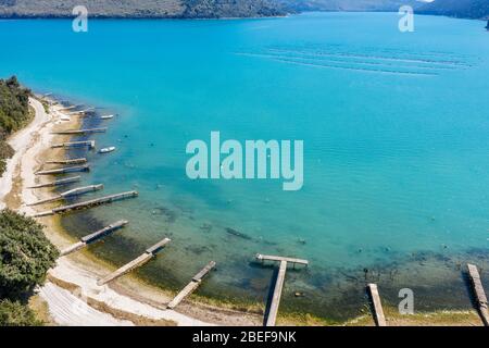 Ein Luftbild von Blaz Bucht, schöner Ort in Rasa Bucht, Istrien, Kroatien Stockfoto