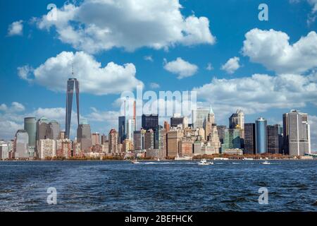 Hafenfront und Hudson River und Skyline in New York City, 2018; New York; USA; USA Amerika; Nordamerika, Nordamerika Stockfoto