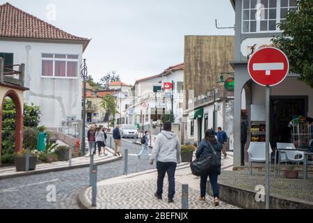 Das Zentrum der Stadt Santana im Norden der Insel Madeira von Portugal. Portugal, Madeira, April 2018 Stockfoto