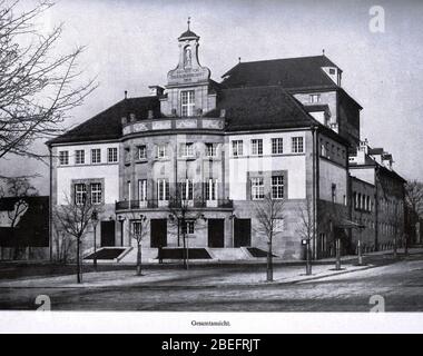 Heilbronn, Altes Theater, Gesamtansicht von Osten, Entwurf Theodor Fischer (1862-1938). Quelle - Hugo Licht, das Stadttheater in Heilbronn, (der Profanbau), Verlag J. J. Arnd, Leipzig 1913. Stockfoto