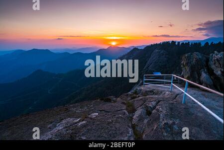 moro Rock am Abend im Sequoia Nationalpark, kalifornien, usa. Stockfoto