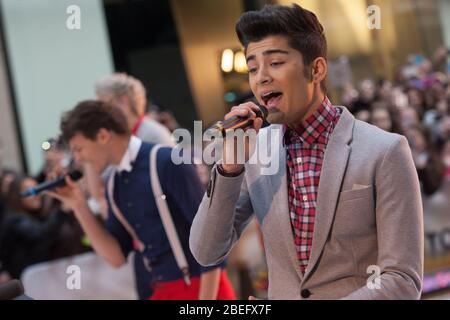 Zayne Malik von One Direction tritt am 12. März 2012 in New York City auf NBC's 'Today' am Rockefeller Plaza auf. Stockfoto