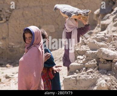 Kabul; Afghanistan - März 2004: Junge Mädchen in Kabuls Vorort Stockfoto