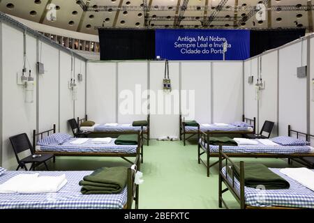 Mission Hospital in der Super Bock Arena (Pavilhão Rosa Mota) in Porto beginnt am Tag des 14. April mit der Aufnahme von Patienten mit dem Coronavirus covid-19 infiziert. Stockfoto