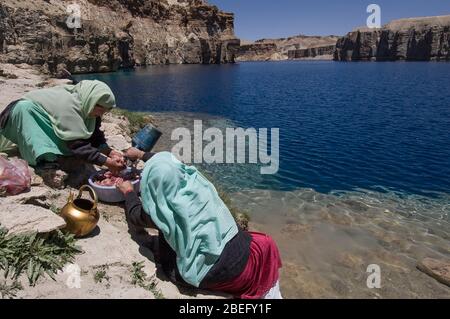 Zubereitung von Speisen am See Band-e mir, Provinz Bamyian, Afghanistan Stockfoto