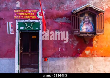 Venedig, Italien. Januar 2019. Eingang des Gebäudes der Kommunistischen Partei in Venedig Stockfoto