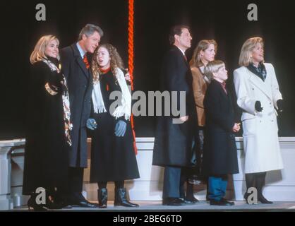 WASHINGTON, DC, USA - 17. JANUAR 1993: Präsident Bill Clinton wird eröffnet. Clinton und Gore Familien. Stockfoto