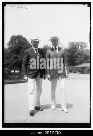 HENDERSON, CHARLES BELKNAP. SENATOR von Nevada, 1918-1921. Rechts, MIT SENATOR WESLEY L. JONES, REP. Aus WASHINGTON, 1899-1909; SENATOR, 1909 - Stockfoto