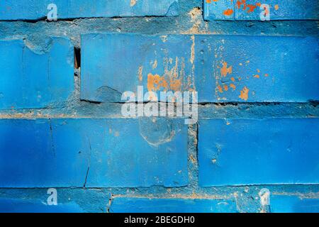 Alte blaue Backsteinwand Hintergrund. Klassisches Blau Stockfoto
