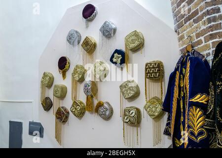 Shop in der Tilla-Qori-Madrasah, Registan, Samarkand, Usbekistan Stockfoto