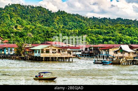 Traditionelles Stelzendorf Kampong Ayer am Brunei Fluss in Bandar Seri Begawan Stockfoto