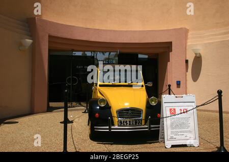 San Diego, 20. AUG 2009 - Außenansicht des San Diego Automobilmuseums Stockfoto