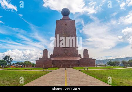 Das Äquatorialliniengebäude in Mitad del Mundo (Mitte der Welt) in Quito, Ecuador. Stockfoto